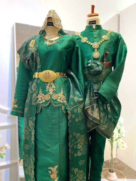 ZAMRUD - Emerald Green Twill Two-Pieces Scallop Wedding Dress (Baju Sanding) | Malay Wedding Dress PP Signature Bridal ZAMRUD - Emerald Green Twill Two-Pieces Scallop Wedding Dress (Baju Sanding) | Malay Wedding Dress PP Signature Bridal