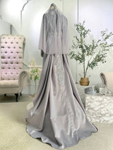 Sewa baju pengantin songket kelabu Malaysia-Pakej baju sanding tradisional lelaki & perempuan-Busana pengantin Melayu dengan aksesori lengkap-Baju kahwin eksklusif kebaya songket & Kot Raihan-Pakaian pengantin klasik warna kelabu untuk sanding