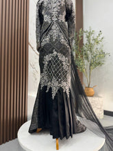 BRIANNA bride lower body close-up mermaid silhouette curve accentuating design