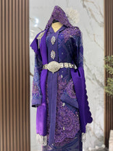 Perincian sulaman selempang dan songket 3D silver pada Kebaya Pengantin Cik Manggis