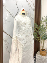Baju sanding perempuan dress off-white light silver songket 2D dengan dokoh rantai dan sanggul lintang untuk siluet pengantin anggun berseri
