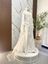 Rekaan baju sanding ELMINA dengan long detachable cape yang memberikan gaya dramatik dan mewah untuk photoshoot pengantin perempuan