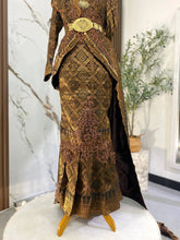 Baju sanding perempuan two-piece dress dark brown bronze songket 3D dengan keradung sari dan tali pinggang pending untuk siluet pengantin anggun