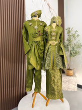 KASTURI set baju sanding olive green gold songket tabur kebaya moden dengan kot raihan untuk majlis perkahwinan tradisional melayu