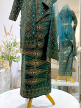 Baju Pengantin-Emerald Green with Gold Songket-Kebaya with Selempang Biku-Malay wedding traditional Malay wedding dress-modern Malay wedding dress,-Malay wedding dress rental-Malay wedding dress boutique-Malay wedding dress designs-Malay wedding dress accessories- Malay wedding dress for rent-custom Malay wedding dress