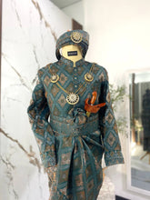 Kualiti tekstur premium fabrik songket 3D emerald green dengan sulaman benang brown pada baju sanding LESTARI untuk visual perkahwinan sempurna