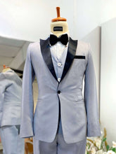 Light Grey 3-Piece Suit with Contrast Peak Lapel | Men's Wedding & Formal Suit