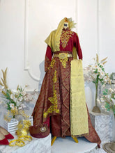 Baju Sanding Songket-Baju Pengantin Maroon Gold-Traditional Malay Wedding Attire-Kot Raihan 3-piece Groom Suit-Songket Bridal Dress with Trail-Sanggul Lintang Bridal Accessories-Elegant Malay Wedding Ensemble-Tanjak & Sampin Set for Grooms-Royal Malay Wedding Look-Baju Pengantin Moden & Tradisional