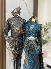Busana pengantin baju sanding MALAI SARI warna teal blue dengan aksesori sanggul lintang dan tanjak untuk gaya pengantin melayu klasik
