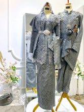 sepasang baju pengantin songket, baju Kebaya berwarna kelabu gelap dan perak lengkap aksesori buatan Butik Pengantin PP Signature-a pair of songket wedding dresses, Kebaya Dress in dark gray and silver complete with accessories made by PP Signature Bridal Boutique