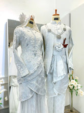 PERSIA Baju Sanding Tradisional Off White Songket Two-Piece Tulip Dress by Butik Pengantin PP Signature. A beautiful blend of tradition and elegance, featuring luxurious Songket 2D fabric in off-white with silver detailing.