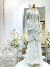 PERSIA Baju Sanding Tradisional Off White Songket Two-Piece Tulip Dress by Butik Pengantin PP Signature. A beautiful blend of tradition and elegance, featuring luxurious Songket 2D fabric in off-white with silver detailing.