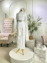 Baju Pengantin Kurung Sulam Elegan-Sewa Baju Sanding Tradisional Putih Malaysia