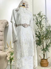 PURNAMA tampil berseri dalam baju kurung songket putih perak. Sewa baju sanding L&P bergaya tradisional dan eksklusif untuk majlis istimewa.