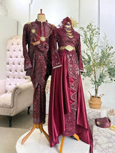 sewa baju pengantin songket maroon puteri perak di selangor-butik pengantin muslimah sewa baju sanding warna maroon-baju sanding puteri perak songket 3D untuk majlis resepsi-tempah baju pengantin songket maroon di butik pp signature-butik sewa baju sanding eksklusif songket maroon kuala lumpur