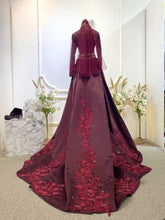 Malay Bridal Wear in Maroon & Teal-Elegant Songket Reception Attire-Heritage-Inspired Wedding Look-Modern Yet Traditional Baju Pengantin-Baju Sanding Versatile Design