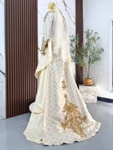 Busana kebaya moden songket 3D light brown dengan selempang sulam biku untuk keselesaan bergerak sepanjang majlis resepsi perkahwinan