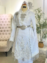 akaian Sanding Songket 2D Putih Silver-Sewa Baju Pengantin dengan Selempang Sulam-Baju Sanding Majlis Malam Tema Putih Melayu