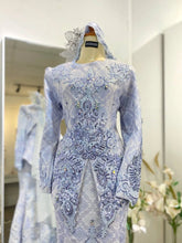 Baju sanding lelaki Kot Raihan icy blue-Pakej sanding tradisional aksesori lengkap-Busana sanding warna pastel-Dress sanding biru muda & putih-Baju sanding untuk majlis siang