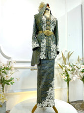 Sewa Baju Pengantin Perak Emas Songket 3D-Baju Sanding Perak Emas Kot Raihan 2-piece-Sewa Baju Pengantin Selempang Sulam-Baju Pengantin Resepsi Songket 3D-Sewa Baju Pengantin Moden Perak Emas-Sewa Baju Pengantin Kot Raihan-Baju Pengantin Songket 3D Sewa-Sewa Baju Sanding Perak Emas Malaysia-Baju Pengantin Resepsi Selempang Sulam-Sewa Baju Pengantin Perak Emas Dekat Saya