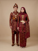 Real bride baju sanding SARIMAH maroon gold kebaya songket Malay wedding reception (83 karakter)