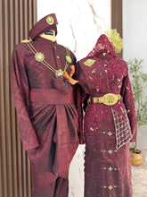 Pakej sewa baju sanding lengkap maroon burgundy eksklusif untuk pasangan pengantin bergaya di majlis resepsi atau majlis bertandang