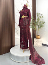 Busana thai dress songket 2D maroon burgundy dengan keradung labuh untuk keselesaan bergerak sepanjang majlis resepsi perkahwinan