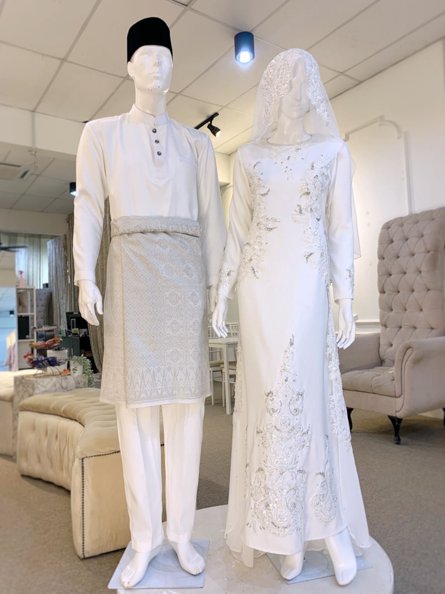 SUMAYYAH - Baju Nikah White Double-Face Loose Dress with Trail | Baju Kurung Nikah-Baju Melayu Nikah-Kebaya Nikah-Gaun Nikah-Pakaian Nikah-Sewa Baju Nikah-Beli Baju Nikah-Baju Nikah Online-Baju Nikah Malaysia-Baju Nikah Muslim-Baju Nikah Tradisional-Baju Nikah Moden-Baju Nikah Johor