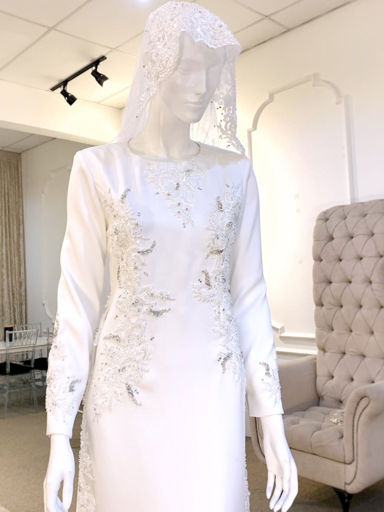 SUMAYYAH - Baju Nikah White Double-Face Loose Dress with Trail | Baju Kurung Nikah-Baju Melayu Nikah-Kebaya Nikah-Gaun Nikah-Pakaian Nikah-Sewa Baju Nikah-Beli Baju Nikah-Baju Nikah Online-Baju Nikah Malaysia-Baju Nikah Muslim-Baju Nikah Tradisional-Baju Nikah Moden-Baju Nikah Johor