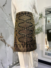 Sampin Baju Melayu Hitam Motif Emas sesuai untuk Raya dan majlis rasmi