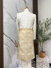 Sampin Songket HC Putih dipakai dengan Baju Melayu untuk majlis akad nikah
