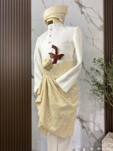 Close-up motif tenun emas pada Sampin dan Bengkung Set Tanjak Songket