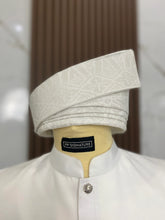 Close-up motif tenun perak pada Sampin dan Bengkung Baju Sanding