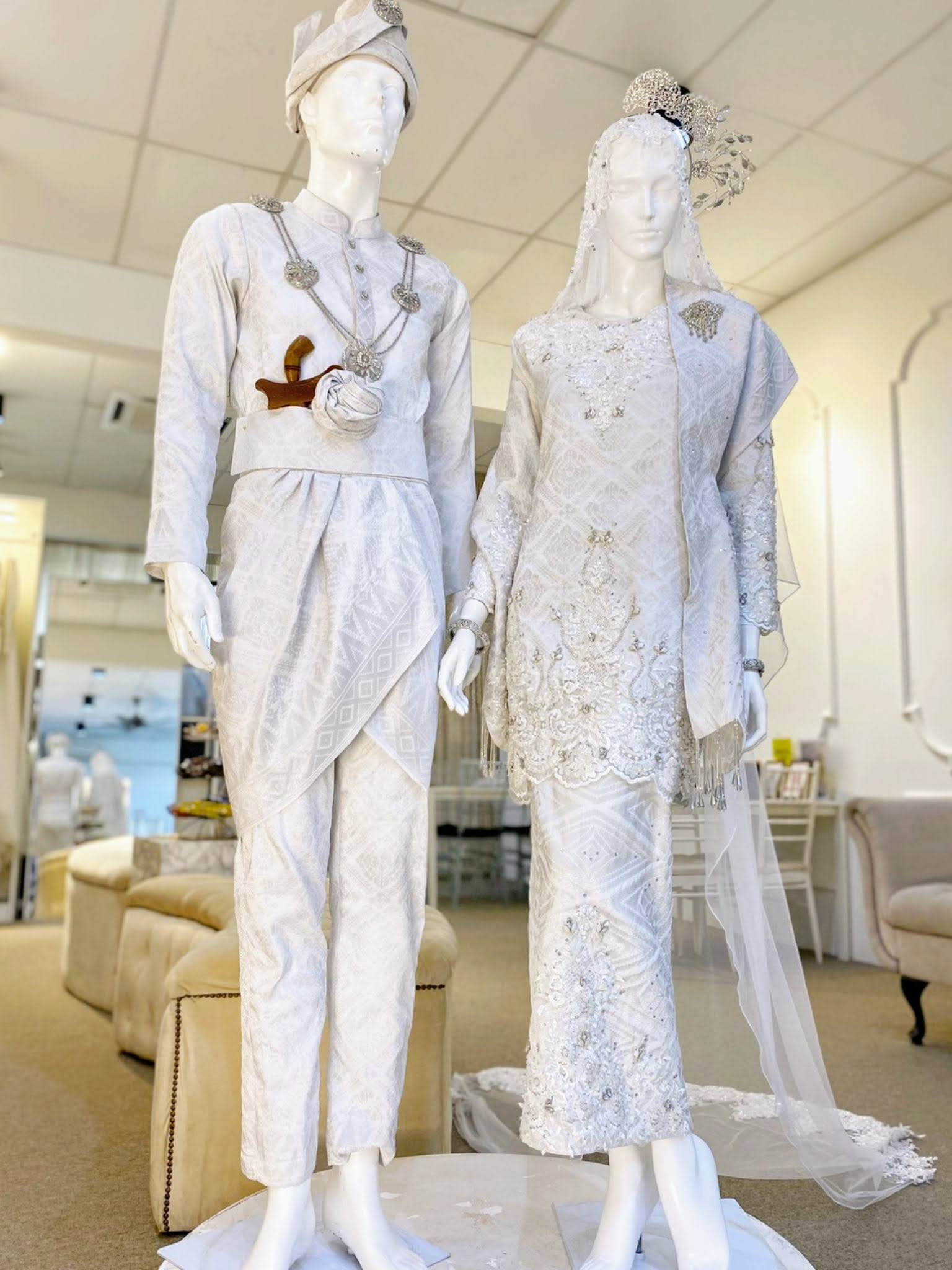 A stunning off-white songket kurung baju pengantin, perfect for a traditional Malay wedding. Baju pengantin-Songket-Malay wedding-Traditional wedding-Songket Off white-Malay Wedding dress-Wedding attire
