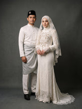 Pengantin sebenar pakai sewa baju nikah TASNIM French lace off-white di majlis akad nikah