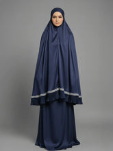 Telekung Navy Blue dengan rekaan elegan untuk wanita yang suka gaya kemas. Material lembut dan sejuk sesuai untuk pemakaian lama. Warna gelap yang mudah jaga, ideal untuk travel dan penggunaan harian. Sedia untuk dimiliki, tekan tambah ke troli sekarang.