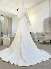 off-white wedding dress glitter lace wedding dress detachable train wedding dress Malay wedding package luxury bridal wear glamorous wedding attire