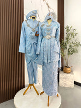 Pakej sewa baju sanding lengkap songket 3D baby blue eksklusif untuk pasangan pengantin sedondon di majlis resepsi atau majlis bertandang