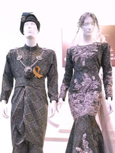 sepasang baju pengantin songket, Mermaid dress berwarna hitam dan kelabu perak cair lengkap aksesori buatan Butik Pengantin PP Signature-a pair of songket wedding dresses, mermaid Dress in black and light silver grey complete with accessories by PP Signature Bridal Boutique