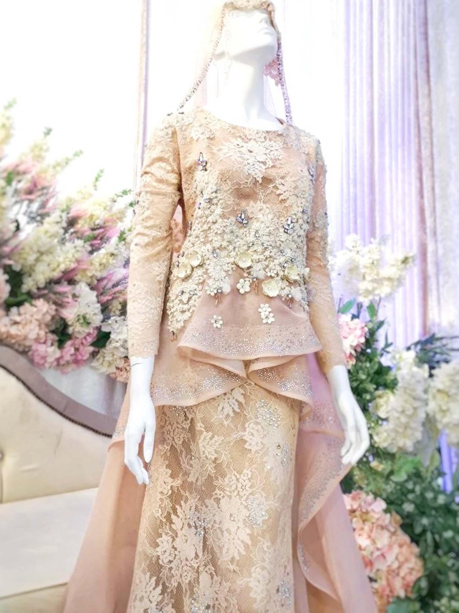  Sewa Baju Pengantin Muslimah Plus Size Fishtail Dress with Trail, Full Lace with Organdy Brown Champagne-Malay Wedding Dress