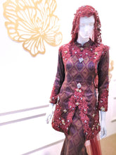 Sepasang Baju Pengantin Baju Kurung Moden Songket lengkap aksesori oleh Butik Pengantin PP Signature dipakai patung Lelaki dan perempuan berwarna merah maroon untuk disewa-A pair of Modern Kurung Songket Dress wedding dresses complete with accessories by PP Signature Bridal Boutique worn by male and female statues in maroon for rent
