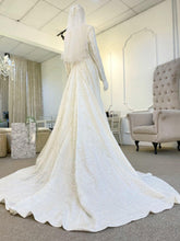 Sepasang Baju Pengantin, Dress dengan cape panjang yang boleh ditanggalkan berwarna putih lengkap aksesori buatan Butik Pengantin PP Signature-a pair of songket wedding dresses, Dress with long detachable cape in Off White Glitter Lace complete with accessories by PP Signature Bridal Boutique