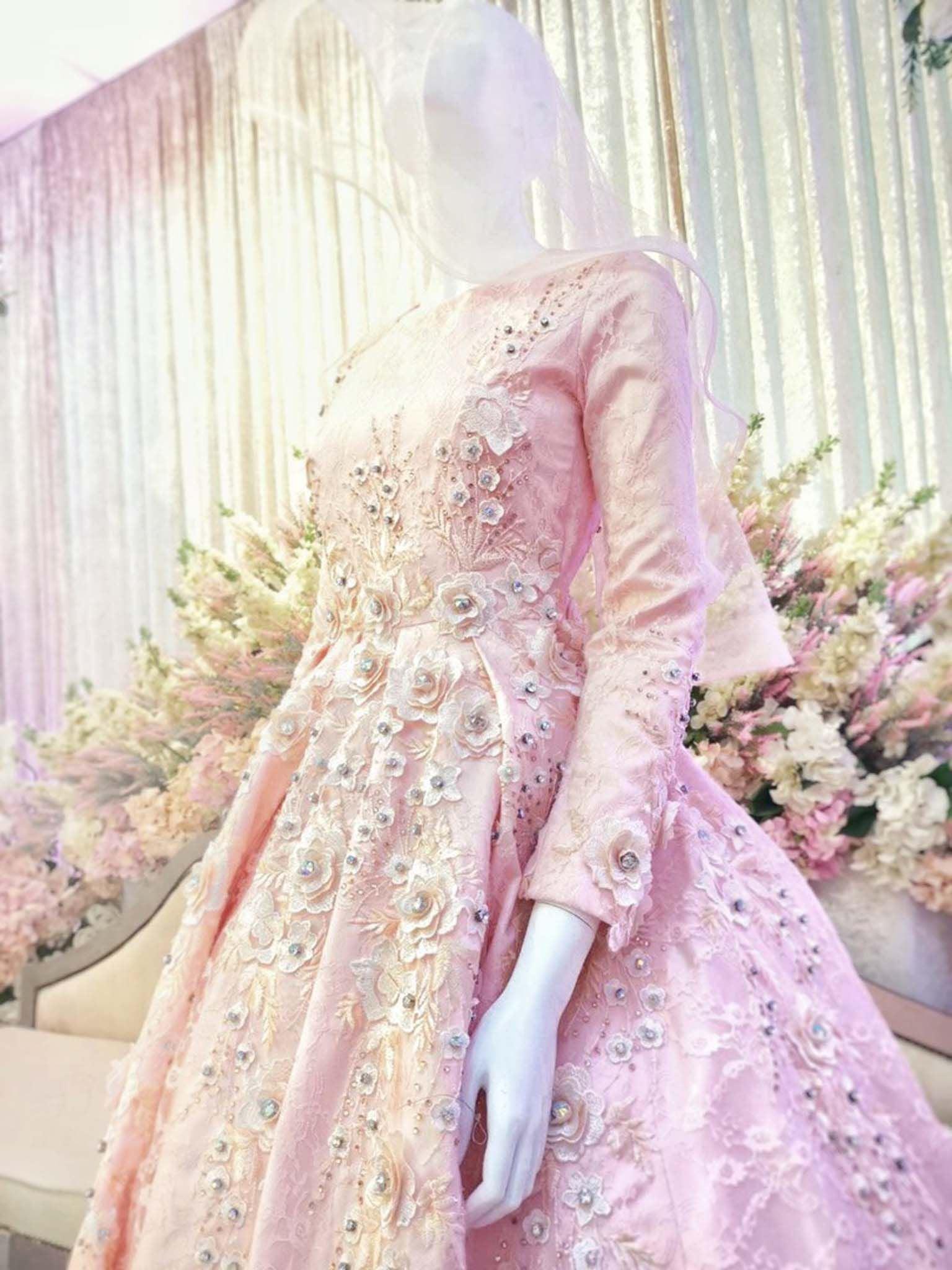 Baju Pengantin-Baju Pengantin songket-Baju Pengantin artis-Baju Pengantin terkini-Baju Pengantin muslimah-Baju Pengantin 2022-Baju Pengantin 2023-Baju Pengantin murah-Baju Pengantin lelaki-Baju Pengantin perempuan-pakej Baju Pengantin-Baju Pengantin plus size-pakej sanding-persandingan-malay wedding-custom rental Baju Pengantin-Baju Pengantin Peach-Peach wedding dress-Ballgown