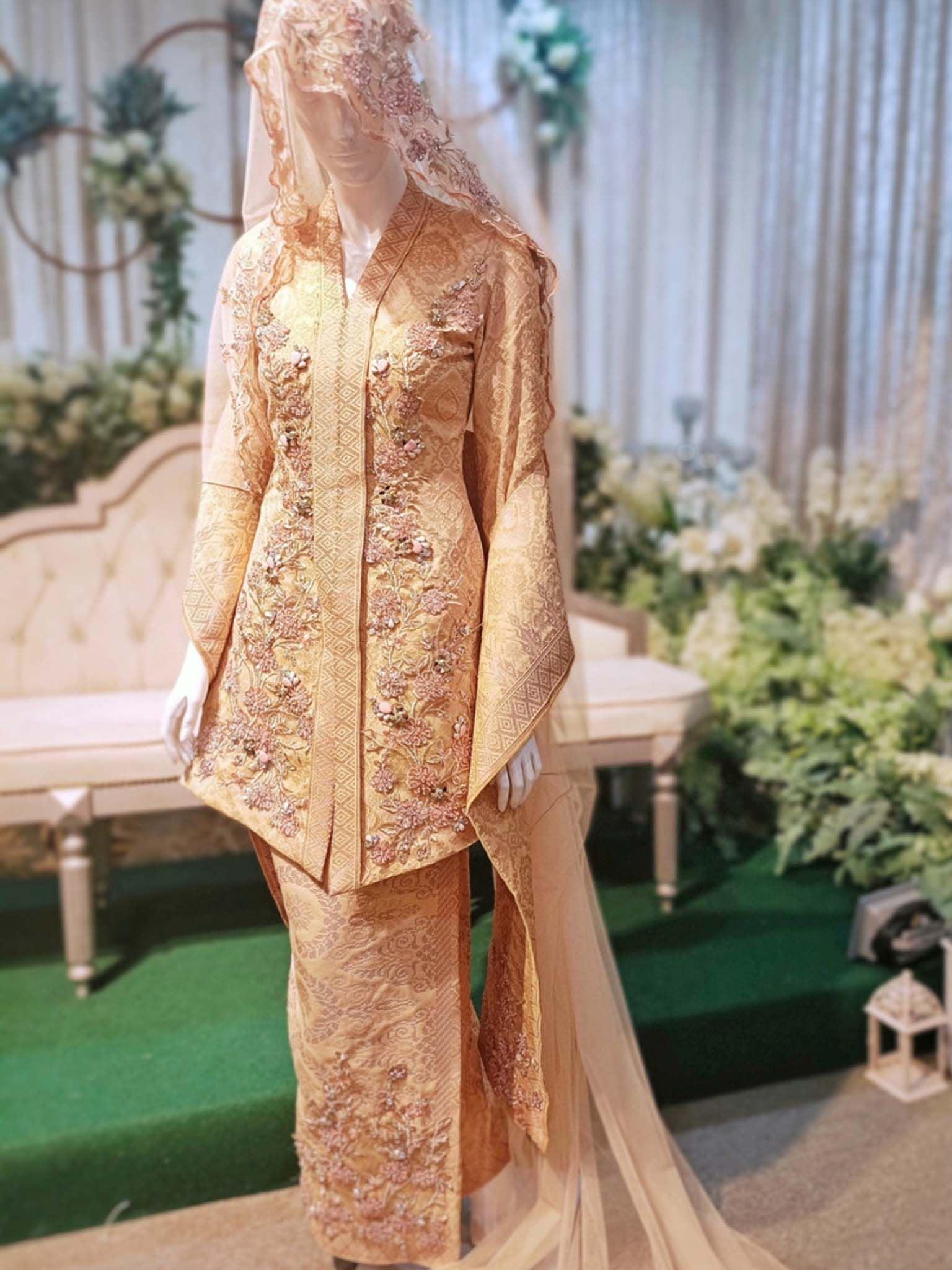 Baju Pengantin-Baju Pengantin songket-Baju Pengantin artis-Baju Pengantin terkini-Baju Pengantin muslimah-Baju Pengantin 2022-Baju Pengantin 2023-Baju Pengantin murah-Baju Pengantin lelaki-Baju Pengantin perempuan-pakej Baju Pengantin-Baju Pengantin plus size-pakej sanding-persandingan-malay wedding-custom rental Baju Pengantin-Baju Pengantin Peach-Peach wedding dress-Baju Kebaya Songket