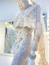 Sepasang Baju Pengantin songket, Dress dengan cape panjang yang boleh ditanggalkan berwarna putih dan champagne lengkap aksesori buatan Butik Pengantin PP Signature-a pair of songket wedding dresses, Dress with long detachable cape in white and champagne complete with accessories by PP Signature Bridal Boutique