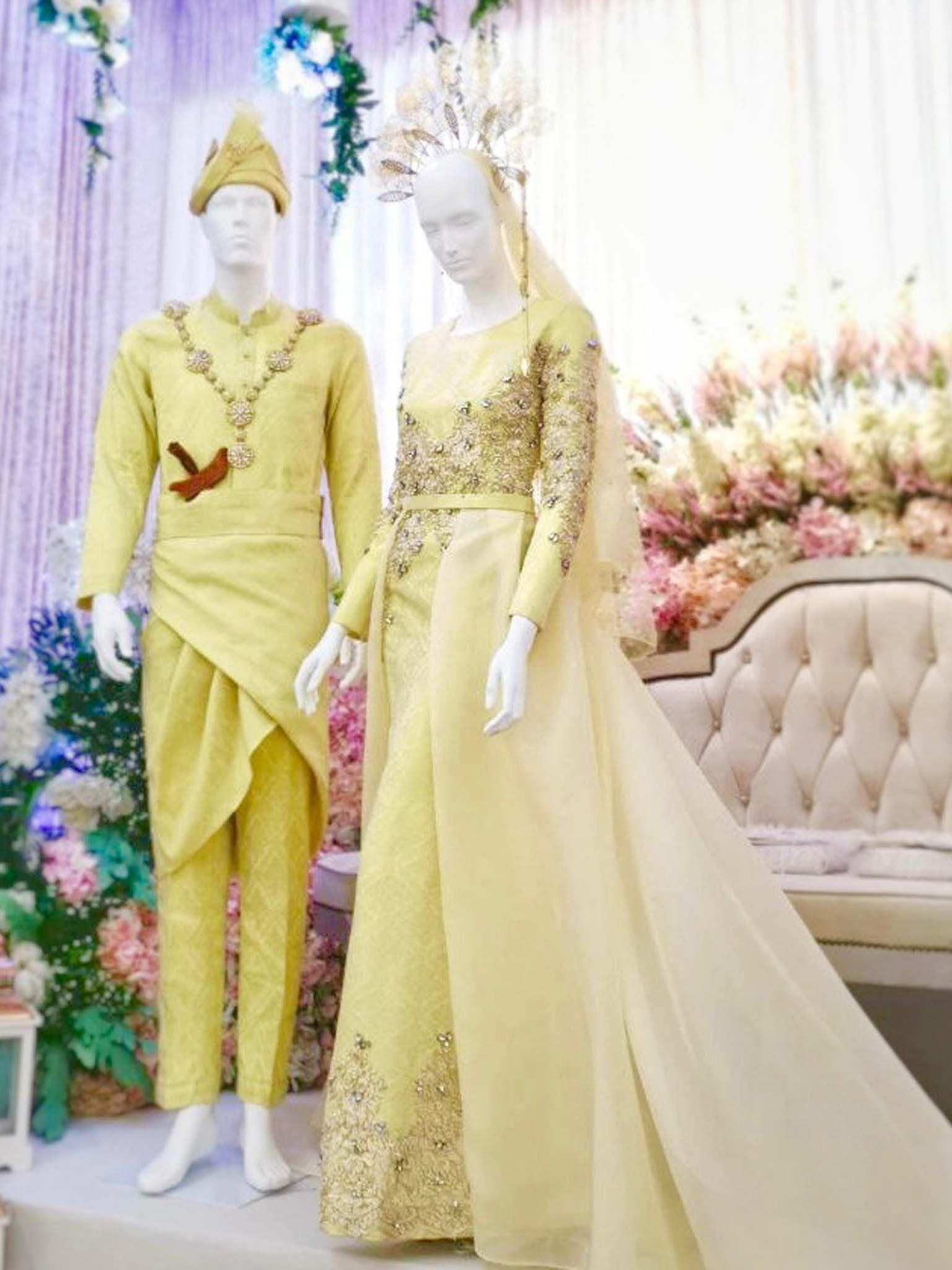 Baju Pengantin-Baju Pengantin songket-Baju Pengantin artis-Baju Pengantin terkini-Baju Pengantin muslimah-Baju Pengantin 2022-Baju Pengantin 2023-Baju Pengantin murah-Baju Pengantin lelaki-Baju Pengantin perempuan-pakej Baju Pengantin-Baju Pengantin plus size-pakej sanding-persandingan-malay wedding-custom rental Baju Pengantin-Baju Pengantin dark brown with tradisional design for malay wedding-Baju Pengantin Kuning-yellow wedding dress