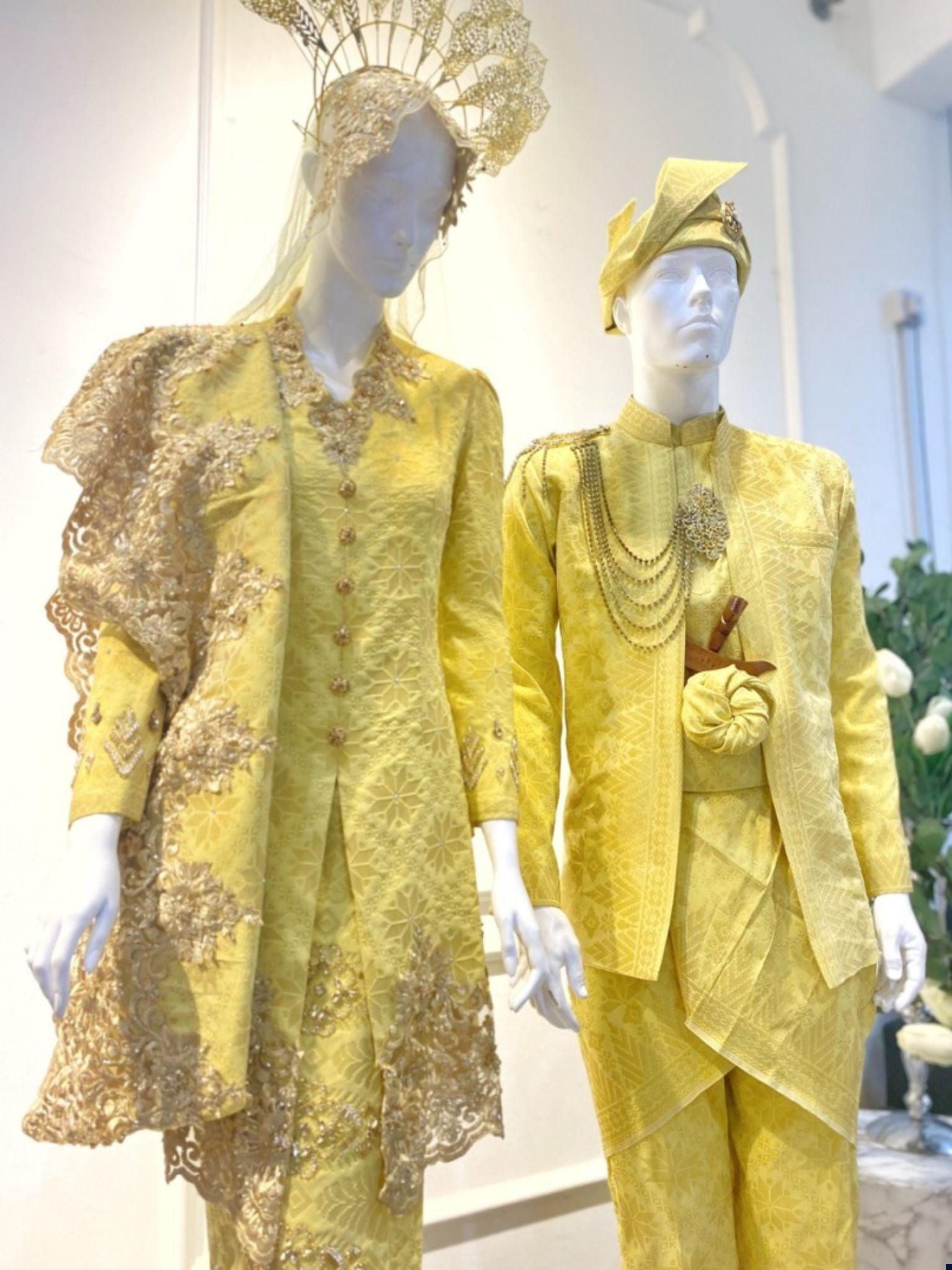 You'll love The PUTERI SAADONG - Baju Sanding Kurung Belah Songket yellow & light gold from PP Signature Bridal. Rent online or book an appointment today!