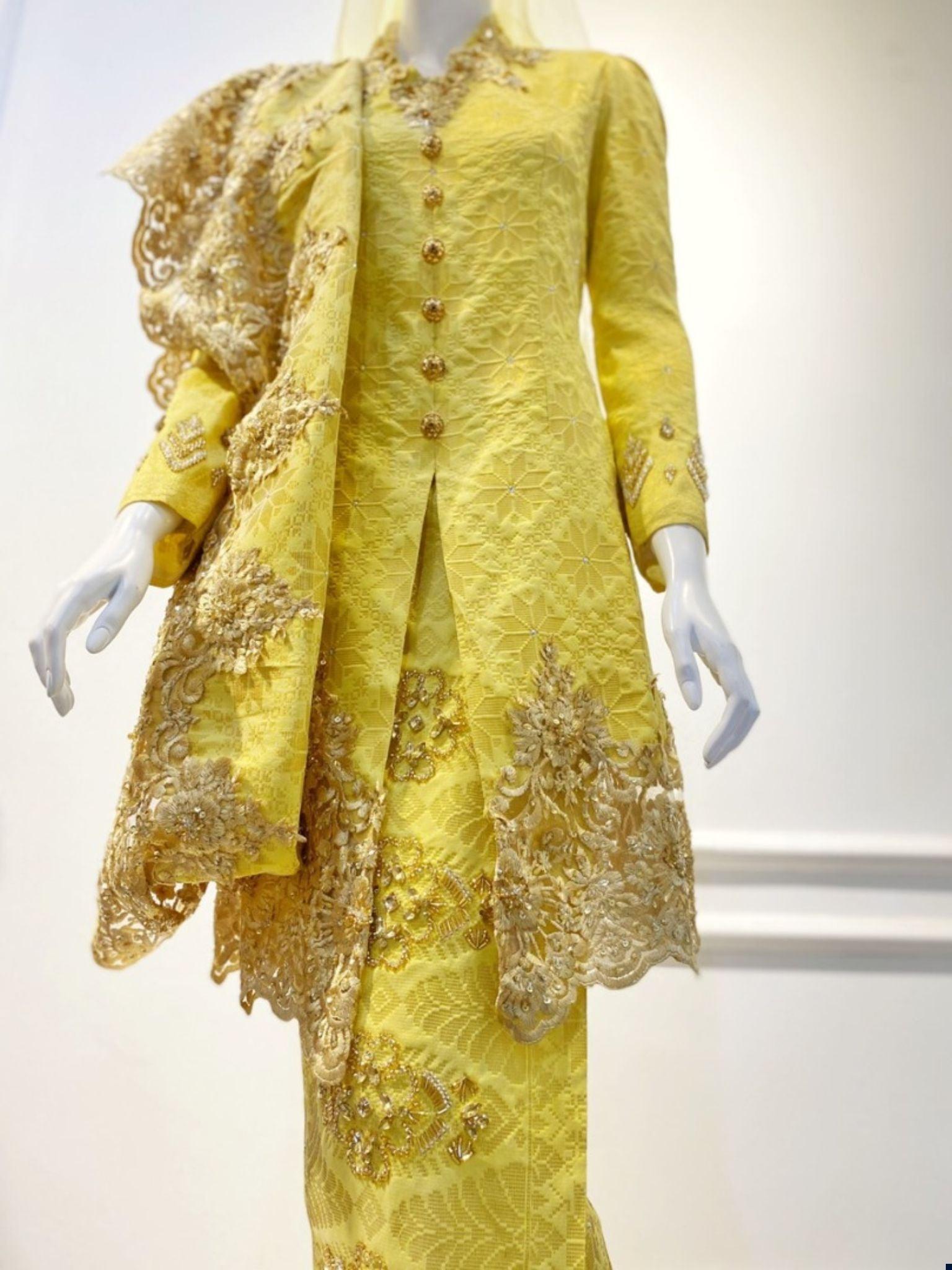 You'll love The PUTERI SAADONG - Baju Sanding Kurung Belah Songket yellow & light gold from PP Signature Bridal. Rent online or book an appointment today!
